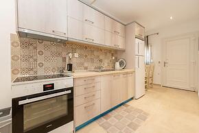 Milonas House Apartments