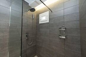 Milonas House Apartments