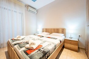 Milonas House Apartments