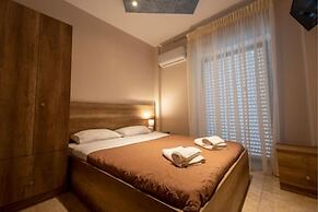 Milonas House Apartments