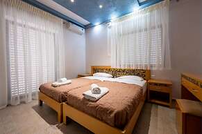 Milonas House Apartments