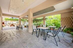Milonas House Apartments