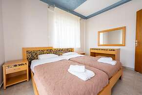 Milonas House Apartments