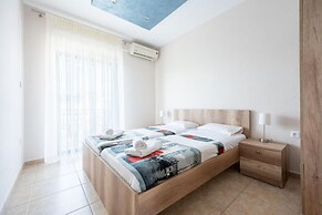 Milonas House Apartments