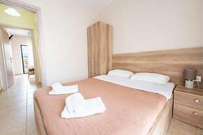 Milonas House Apartments