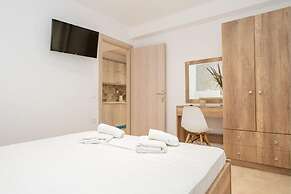 Milonas House Apartments