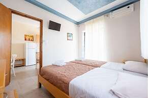 Milonas House Apartments