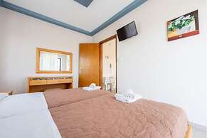 Milonas House Apartments