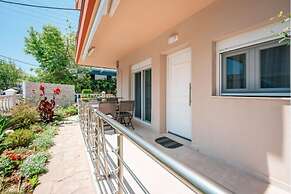 Milonas House Apartments