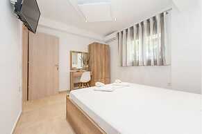 Milonas House Apartments
