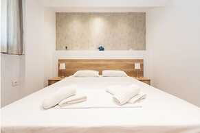 Milonas House Apartments