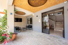 Milonas House Apartments