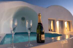 Sun Angelos Oia - Luxury Cave Suites