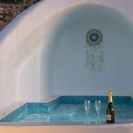 Sun Angelos Oia - Luxury Cave Suites