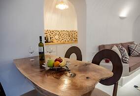 Sun Angelos Oia - Luxury Cave Suites