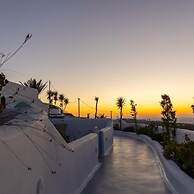 Sun Angelos Oia - Luxury Cave Suites