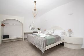 Sun Angelos Oia - Luxury Cave Suites