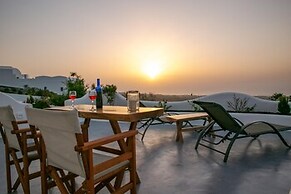 Sun Angelos Oia - Luxury Cave Suites