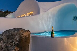 Sun Angelos Oia - Luxury Cave Suites