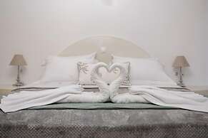 Sun Angelos Oia - Luxury Cave Suites