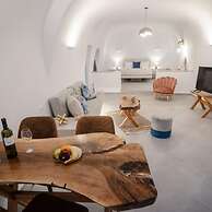 Sun Angelos Oia - Luxury Cave Suites