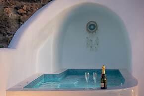 Sun Angelos Oia - Luxury Cave Suites