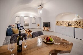 Sun Angelos Oia - Luxury Cave Suites