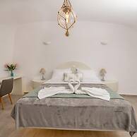 Sun Angelos Oia - Luxury Cave Suites