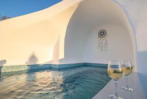Sun Angelos Oia - Luxury Cave Suites