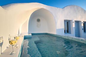 Sun Angelos Oia - Luxury Cave Suites