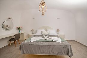 Sun Angelos Oia - Luxury Cave Suites