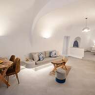 Sun Angelos Oia - Luxury Cave Suites