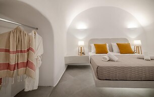 Sun Angelos Oia - Luxury Cave Suites