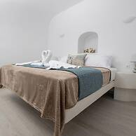 Sun Angelos Oia - Luxury Cave Suites