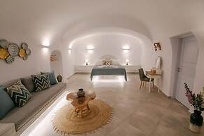 Sun Angelos Oia - Luxury Cave Suites