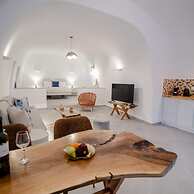 Sun Angelos Oia - Luxury Cave Suites