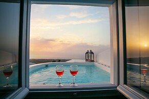 Sun Angelos Oia - Luxury Cave Suites