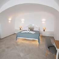 Sun Angelos Oia - Luxury Cave Suites