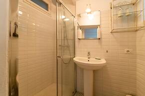 Loving Loppia by Wonderful Italy - Glicine