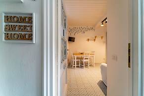 Loving Loppia by Wonderful Italy - Glicine