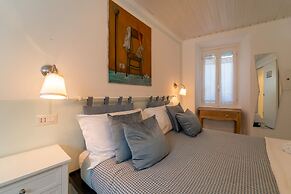 Loving Loppia by Wonderful Italy - Glicine