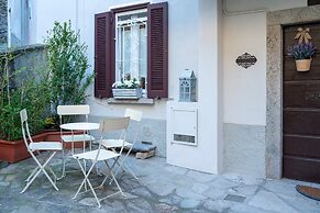 Loving Loppia by Wonderful Italy - Glicine