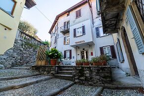 Loving Loppia by Wonderful Italy - Glicine