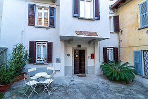 Loving Loppia by Wonderful Italy - Glicine