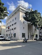 Mr. Rothschild by TLV2GO