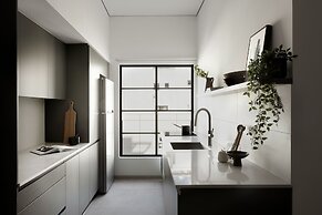 Mr. Rothschild by TLV2GO