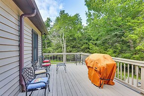 Cabin w/ Hot Tub and Wifi: 4 Mi to Snowshoe Resort