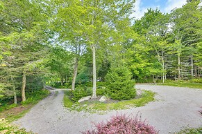 Cabin w/ Hot Tub and Wifi: 4 Mi to Snowshoe Resort