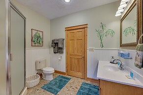 Cabin w/ Hot Tub and Wifi: 4 Mi to Snowshoe Resort