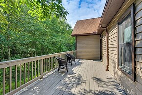 Cabin w/ Hot Tub and Wifi: 4 Mi to Snowshoe Resort